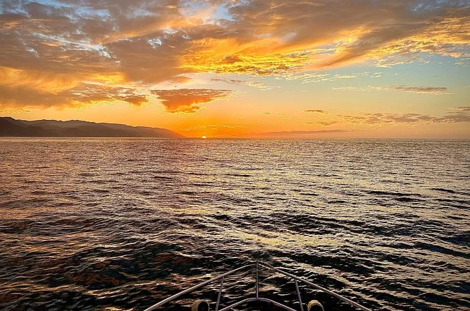 Luxury Yacht Sunset Cruise with Open Bar